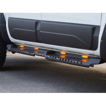 Подножки для Toyota HiLux (Revo), серия "Dakar" с подсветкой (сталь 3 мм, цвет черный, усиленные кронштейны)